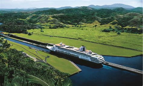 CROCIERE NEL CANALE DI PANAMA .